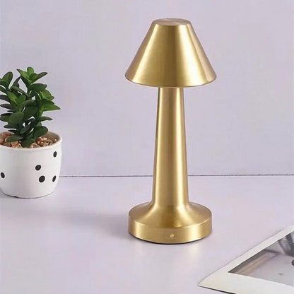 Gouden Oplaadbare tafellamp op tafel